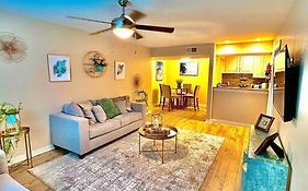 Beautiful/Spacious 2 Bedroom Houston Near Galleria