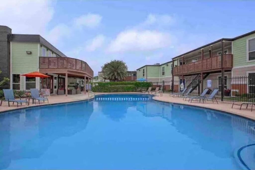 Beautiful/Spacious 2 Bedroom Houston Near Galleria Exterior photo