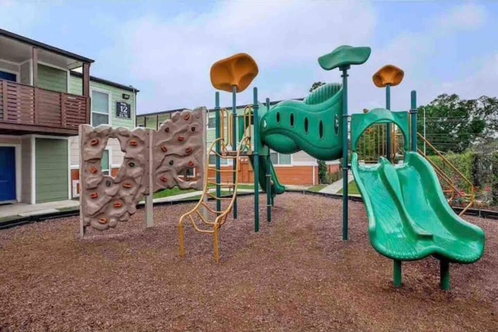 Beautiful/Spacious 2 Bedroom Houston Near Galleria Exterior photo